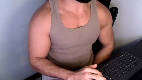 Snapshot of beard_top_guy chatting on June 2026 10:47:02 PM Beard Guy online show from June 2026 10:47:02 PM