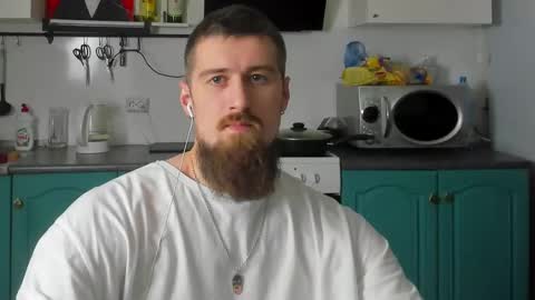 Snapshot of bearded_legend chatting on December 2024 07:17:01 PM Zeus online show from December 2024 07:17:01 PM