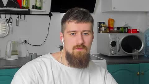 Snapshot of bearded_legend chatting on March 2025 08:42:02 PM Zeus online show from March 2025 08:42:02 PM