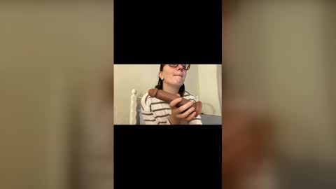 BeatriceTender online show from December 2025 08:05:01 PM