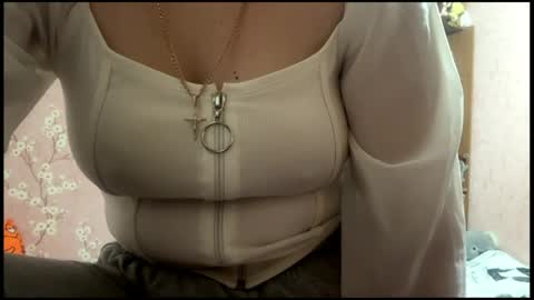 Mia online show from April 2026 07:07:02 PM