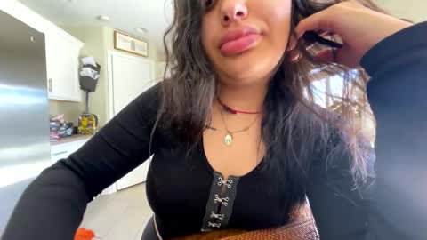 Snapshot of bebesitaa21 chatting on October 2025 08:35:01 PM Angelique online show from October 2025 08:35:01 PM