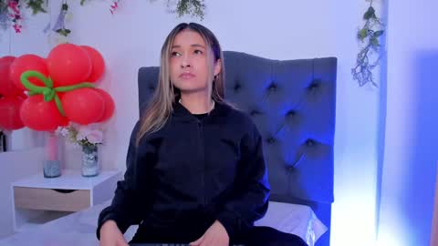 Snapshot of beccamilanni chatting on December 2024 12:45:02 PM beccamilanni online show from December 2024 12:45:02 PM