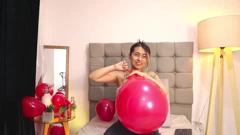 Snapshot of beccamilanni chatting on February 2025 07:16:02 PM beccamilanni online show from February 2025 07:16:02 PM