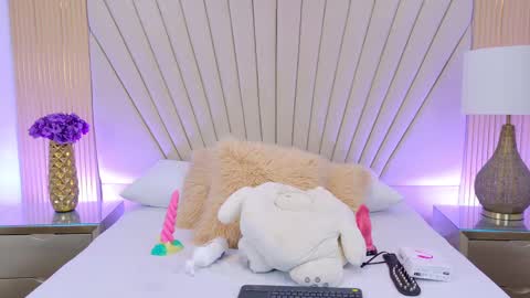 Laura Tobon online show from September 2025 08:47:02 PM