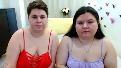 Snapshot of beckyandellen chatting on September 2025 10:48:02 AM BeckyAndEllen online show from September 2025 10:48:02 AM