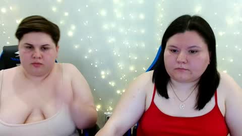 Snapshot of beckyandellen chatting on May 2026 06:25:01 PM BeckyAndEllen online show from May 2026 06:25:01 PM