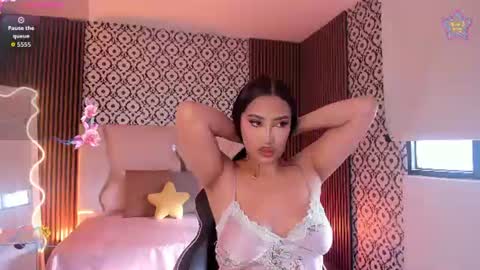 Snapshot of beella_tay1 chatting on July 2026 12:18:02 PM BELLA online show from July 2026 12:18:02 PM