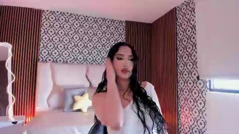 Snapshot of beella_tay1 chatting on July 2026 12:30:02 PM BELLA online show from July 2026 12:30:02 PM