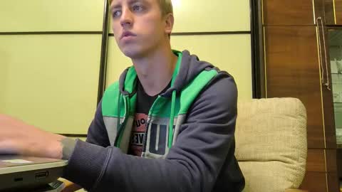 Snapshot of behindclosedeyes chatting on October 2025 05:39:01 PM Igor online show from October 2025 05:39:01 PM