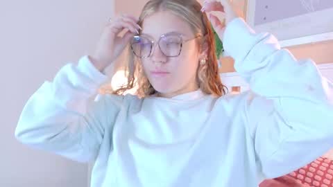 Snapshot of belamiller chatting on September 2025 11:33:02 AM BELA online show from September 2025 11:33:02 AM