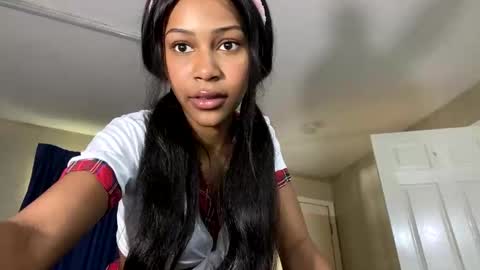 Snapshot of bella19sua chatting on September 2025 08:10:01 PM bella19sua online show from September 2025 08:10:01 PM