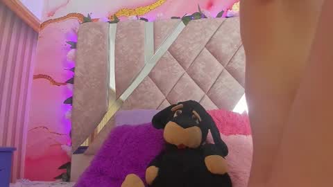 Melanie  online show from March 2026 10:33:01 AM