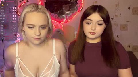bella_and_alice online show from November 2025 02:17:02 PM