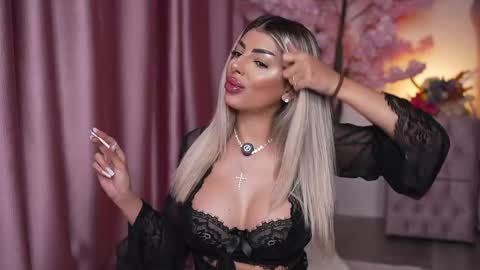 Snapshot of bella_blonda chatting on May 2026 09:31:01 PM Emma Bella online show from May 2026 09:31:01 PM