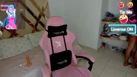 Snapshot of bella_cute2 chatting on September 2025 12:01:02 AM Your babe online show from September 2025 12:01:02 AM