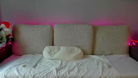 Anna  online show from December 2025 10:44:02 AM