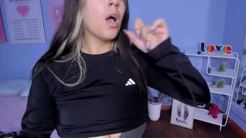  Bella  online show from December 2025 07:43:02 PM