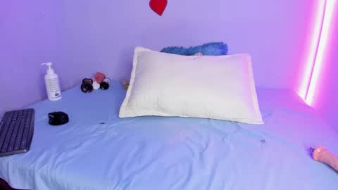 Snapshot of bella_manson_ chatting on March 2025 11:54:01 PM BELLA online show from March 2025 11:54:01 PM