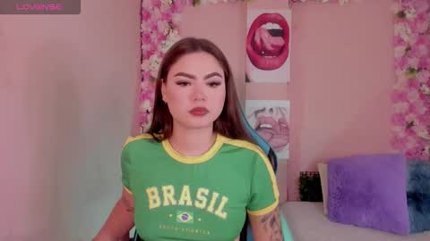 Snapshot of bella_manson_ chatting on September 2025 12:37:01 PM BELLA online show from September 2025 12:37:01 PM