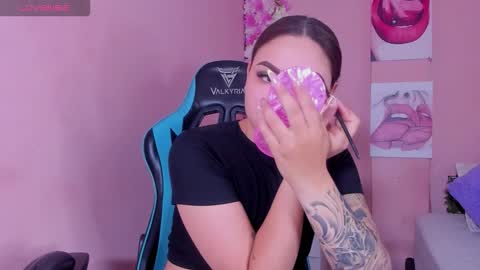 Snapshot of bella_manson_ chatting on September 2025 12:40:01 PM BELLA online show from September 2025 12:40:01 PM
