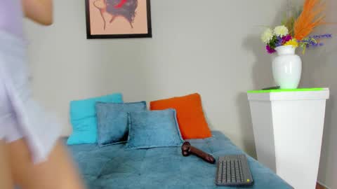 Snapshot of bella_sstone chatting on November 2025 11:33:02 AM bella_sstone online show from November 2025 11:33:02 AM