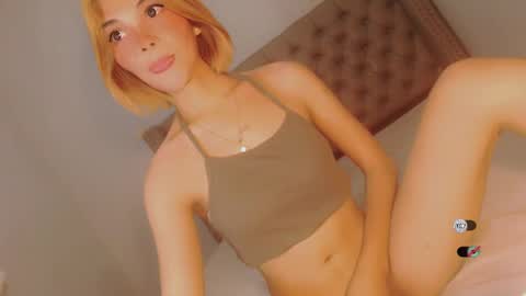 Snapshot of bella_tara chatting on January 2025 04:36:01 AM Bella online show from January 2025 04:36:01 AM