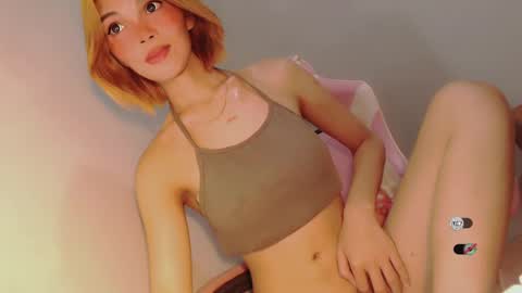 Snapshot of bella_tara chatting on February 2025 06:28:01 AM Bella online show from February 2025 06:28:01 AM
