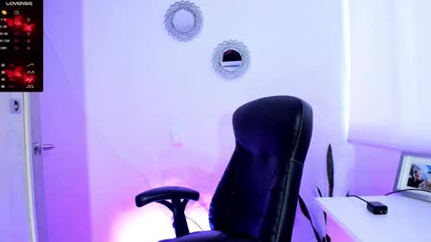 Bella online show from September 2025 10:35:02 PM