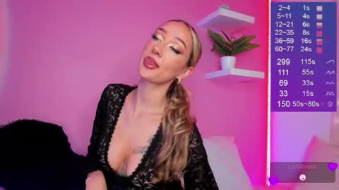 Snapshot of bella_white19 chatting on June 2026 01:37:01 PM Bella White online show from June 2026 01:37:01 PM