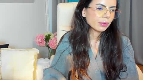BellaAnna online show from January 2025 12:45:02 PM