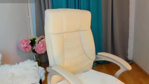 BellaAnna online show from February 2025 12:44:02 PM