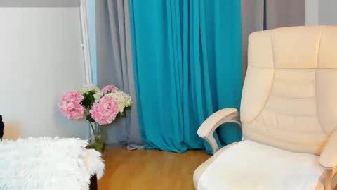 BellaAnna online show from February 2025 12:42:01 PM
