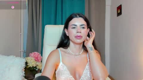 BellaAnna online show from November 2025 01:01:02 PM