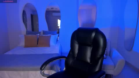  Bella C  online show from October 2025 05:57:01 PM