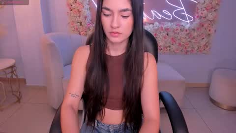 Bella  online show from September 2025 07:36:02 PM
