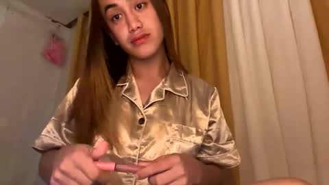 Snapshot of belladeputaxx chatting on June 2026 10:30:01 AM IM BELLA online show from June 2026 10:30:01 AM