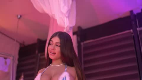 Bella online show from December 2025 07:00:01 PM