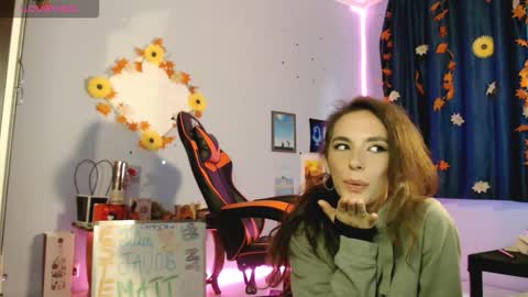 bellaqueen0701 online show from September 2025 05:44:01 AM