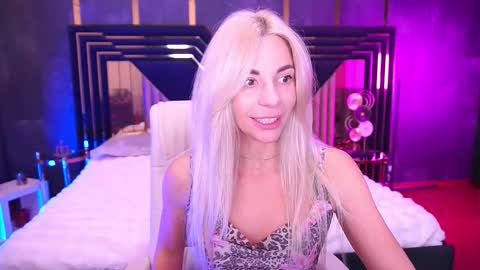 Bella online show from November 2025 09:15:01 PM