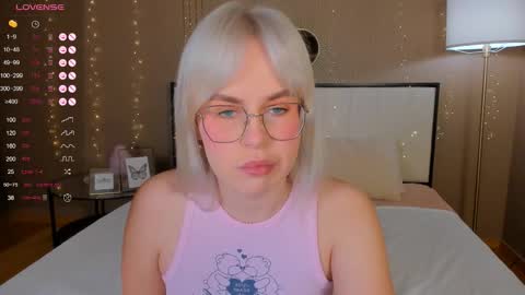 Bella online show from October 2025 12:53:01 AM