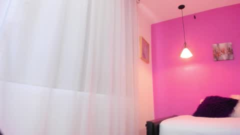 Bella Wild online show from February 2026 12:13:02 PM