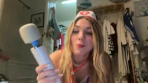 Snapshot of bellaxrxx chatting on May 2026 05:46:02 AM Bella 3 online show from May 2026 05:46:02 AM