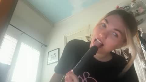 Snapshot of bellaxrxx chatting on May 2026 07:10:01 PM Bella 3 online show from May 2026 07:10:01 PM
