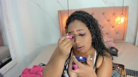 Snapshot of belle_brunette chatting on January 2025 09:26:01 PM belle online show from January 2025 09:26:01 PM