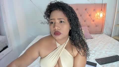 Snapshot of belle_brunette chatting on January 2025 10:40:01 PM belle online show from January 2025 10:40:01 PM