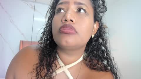 Snapshot of belle_brunette chatting on January 2025 01:42:02 AM belle online show from January 2025 01:42:02 AM