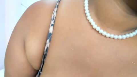 Snapshot of belle_brunette chatting on September 2025 10:36:01 PM belle online show from September 2025 10:36:01 PM