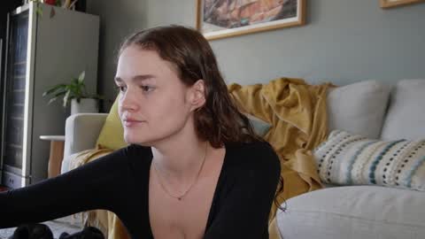 Snapshot of bellebabyboo chatting on January 2025 09:15:02 AM BELLE online show from January 2025 09:15:02 AM