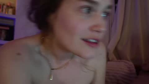 Snapshot of bellebabyboo chatting on September 2025 03:27:02 PM BELLE online show from September 2025 03:27:02 PM